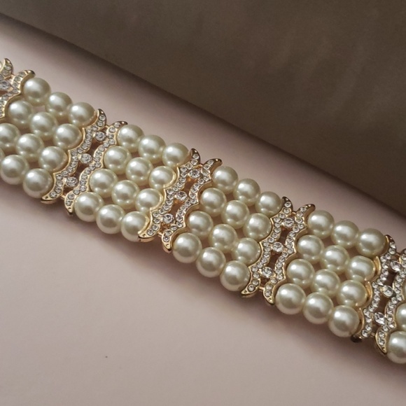 Choker - Picture 1 of 3